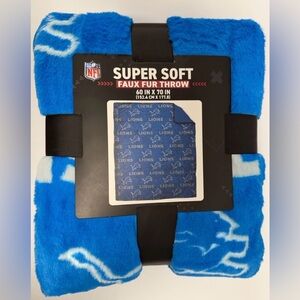 NWT Detroit Lions Throw Blanket 60x70 Plush Honolulu Blue Super Soft Faux Fur